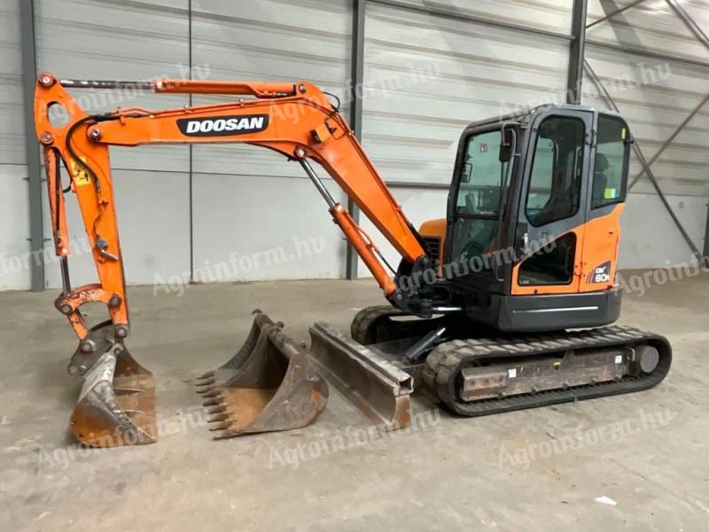 Doosan DX 60 R / 2011 / 4.162 h üzemóra / Lízing 20%-tól