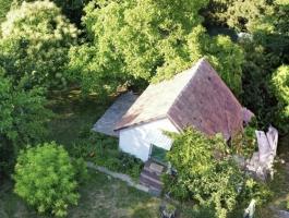 Eladó pince a Balaton közelében