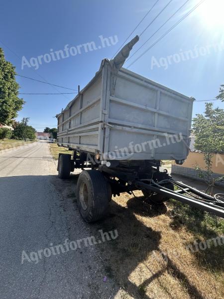 Přívěs na prodej připravený k práci