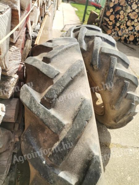 Verkaufe 9,5x24 Reifen auf Felgen. Warchalowski Traktorräder. Im Tausch bin ich an Hinterrädern für einen Zetor K25 Traktor interessiert.