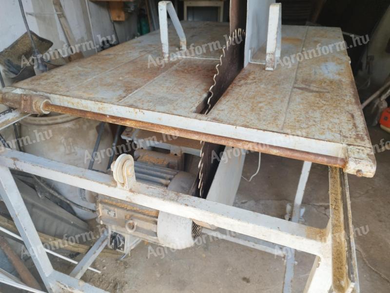 Circular saw table