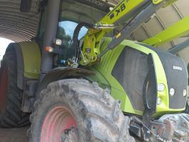 Traktor Claas Axion 820