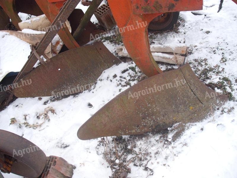 Soil cultivator plough