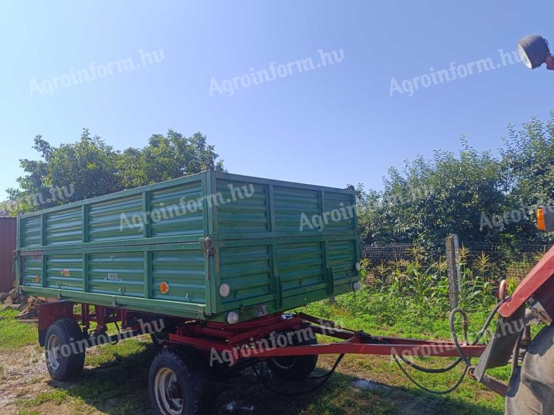 Auto-tipping trailer