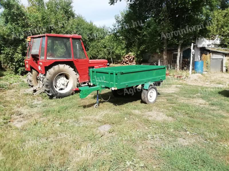 Zetor with 4-cylinder trailer