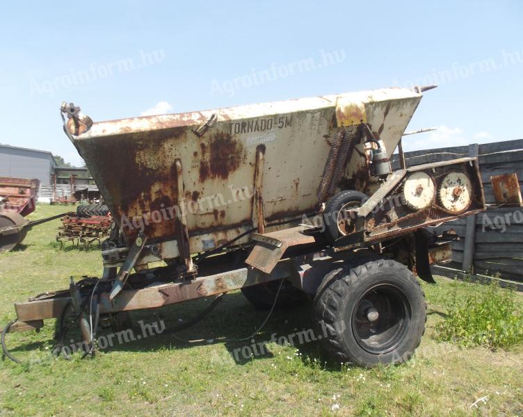 Tornado 5 M fertilizer spreader for sale