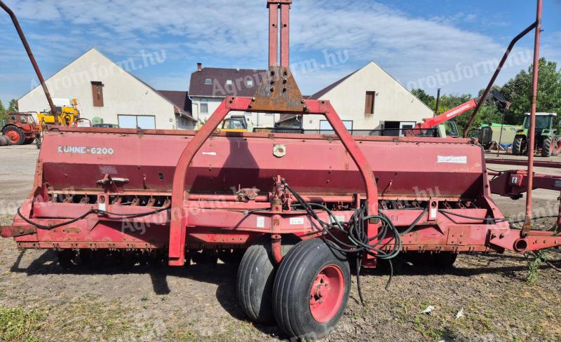 Prodej secího stroje IH Kühne 6200 na obilí