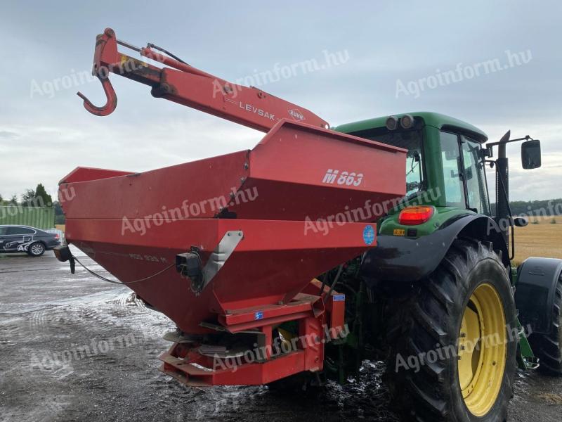 Kuhn M863 fertilizer spreader