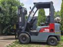 Nissan forklift with 1.5 t capacity, gas powered, low mounted tower, 330 cm lifting height, equipped with side shift