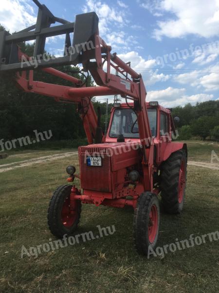 MTZ 80 with front loader