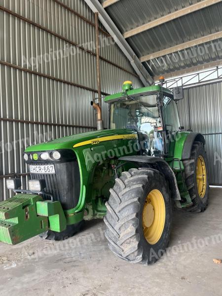 John Deere 8220