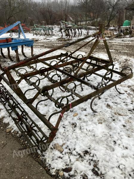 Combiner, cultivator, spring tine