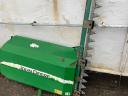 John Deere W650 combine harvester with grain table, with transport wagon