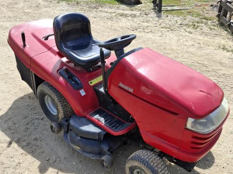 Fűnyíró traktor