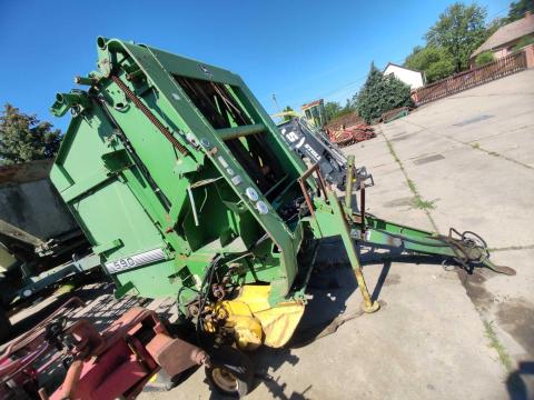 JD 590 es bálázó