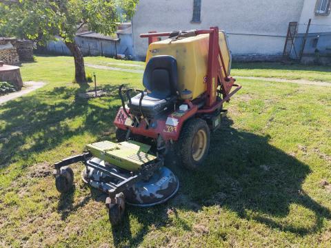 Fűnyíró traktor