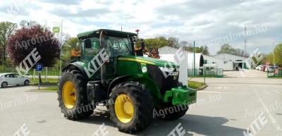 John Deere 7200R