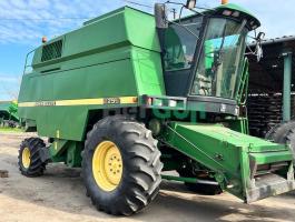 John Deere 2256 kombájn 2 asztallal