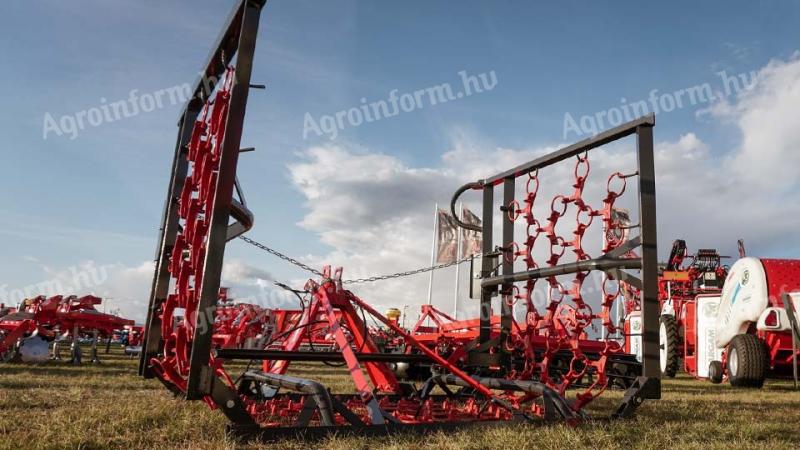 Láncborona Gyepborona 4m munkaszélességgel 4 sor lánccal hidraulikus csukással INGYENES KISZÁLLÍTÁSSAL! LÍZINGLEHETŐSÉGET IS BIZTOSÍTUNK!