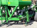 John Deere 740A 9 méteres csukható gabonavetőgép, 3560 hektárt vetett, 3500 literes tartály, JD + Digitroll monitor