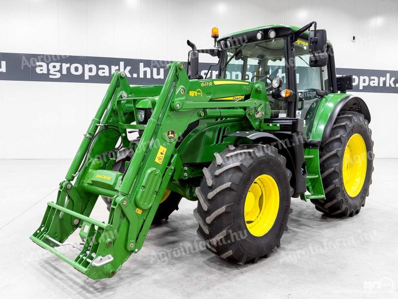 John Deere 6120M (7218 üzemórás) traktor, AutoQuad 24/24-es váltóval és John Deer 623R gyári homlokrakodóval és állítható felnikkel