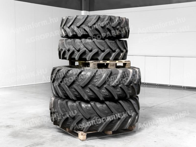 Állítható kerék szett  420/85R28 és 520/85R38 gumizással. John Deere 6 hengeres traktorokhoz, John Deere gyári állítható felnivel