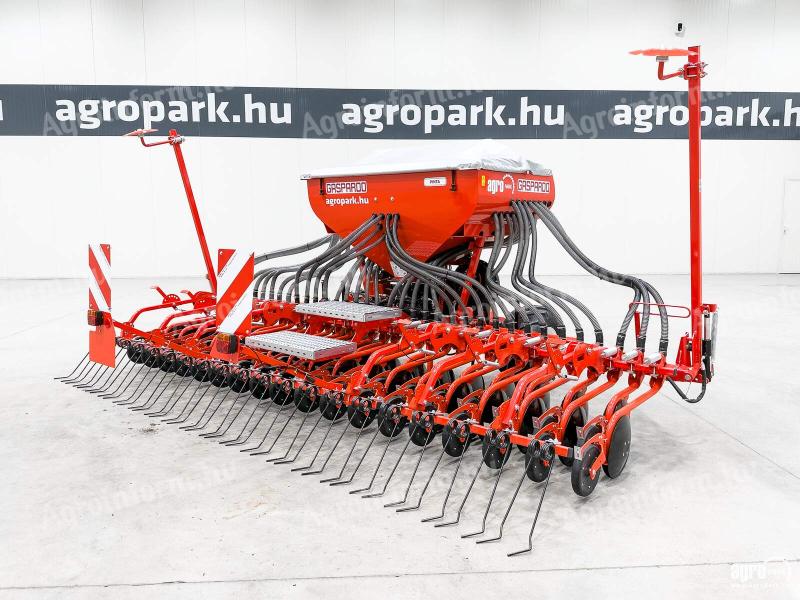 ÚJ Maschio Gaspardo Pinta 450/36 4,5 m pneumatikus vetőgép, 1.000 l magtartály, hidr. csukható váz
