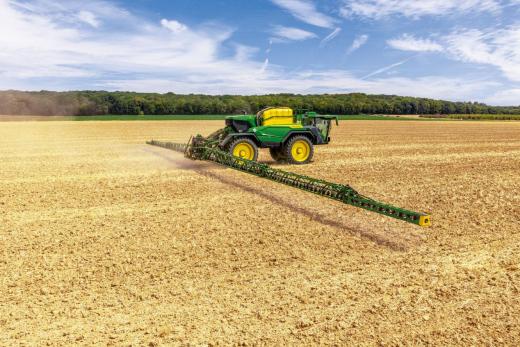 A John Deere nagyobb tartálykapacitással és a szórókeret korszerű technológiájával bővíti 500R típusú permetezőgép-sorozatát A John Deere nagyobb tartálykapacitással és a szórókeret korszerű technológiájával bővíti 500R típusú permetezőgép-sorozatát
