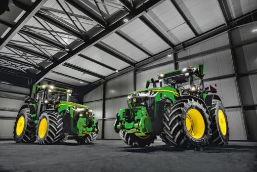 A John Deere bemutatja a 280–410 LE teljesítményű, megújult 8R, 8RT és 8RX traktormodelljeit A John Deere bemutatja a 280–410 LE teljesítményű, megújult 8R, 8RT és 8RX traktormodelljeit