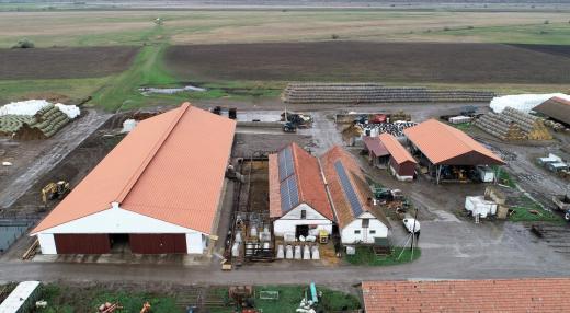 Korszerű szarvasmarha-istálló és takarmánytároló épült Püspökladányban Korszerű szarvasmarha-istálló és takarmánytároló épült Püspökladányban